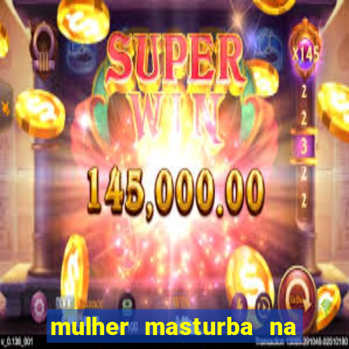 mulher masturba na quina da cama